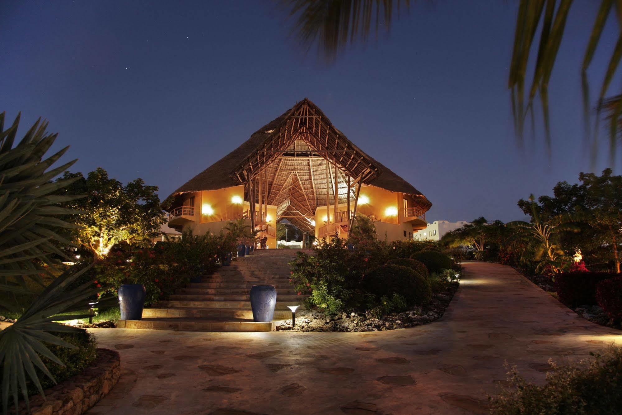 Gold Zanzibar Beach House & Spa Кендва Экстерьер фото