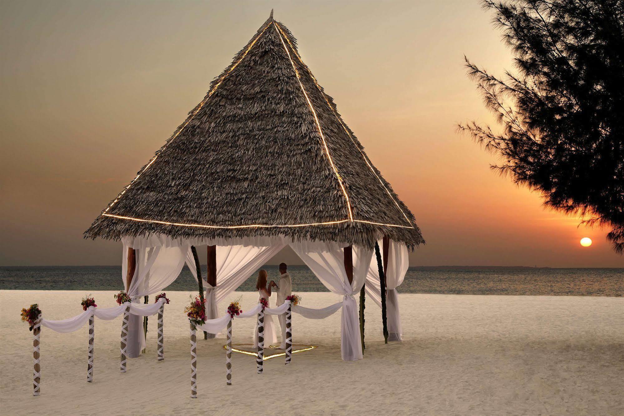 Gold Zanzibar Beach House & Spa Кендва Экстерьер фото