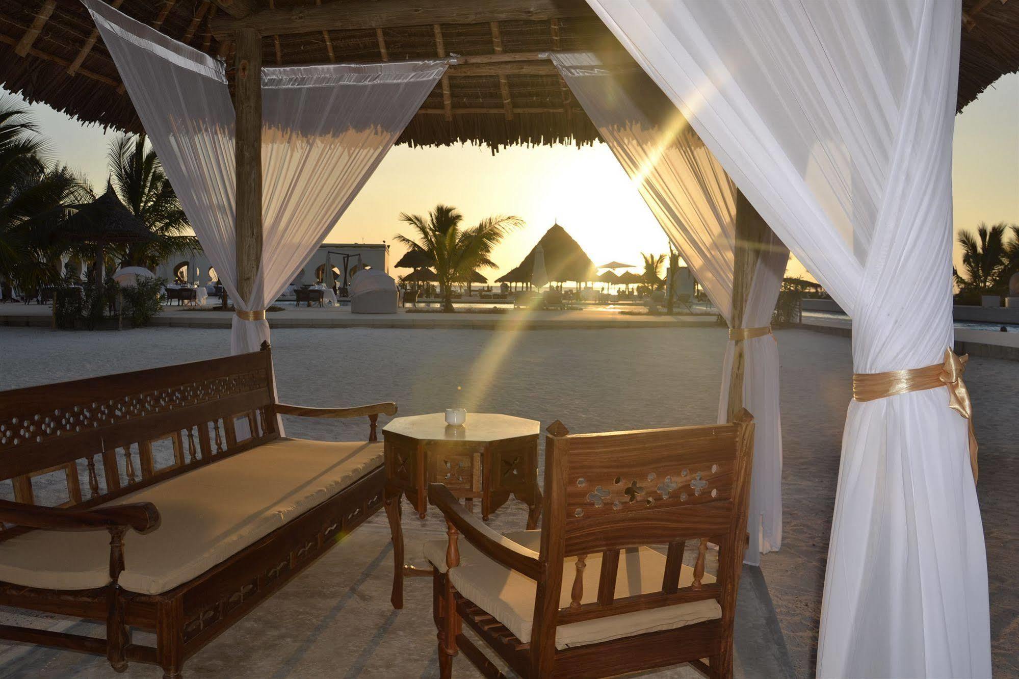 Gold Zanzibar Beach House & Spa Кендва Экстерьер фото